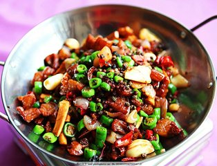 辣子鸡最正宗的做法，外酥里嫩，麻辣爽口超过瘾