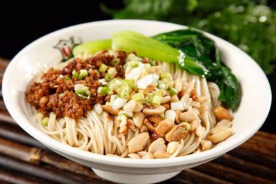 成都担担面食技术培训哪里好？面臊炒制流程技巧